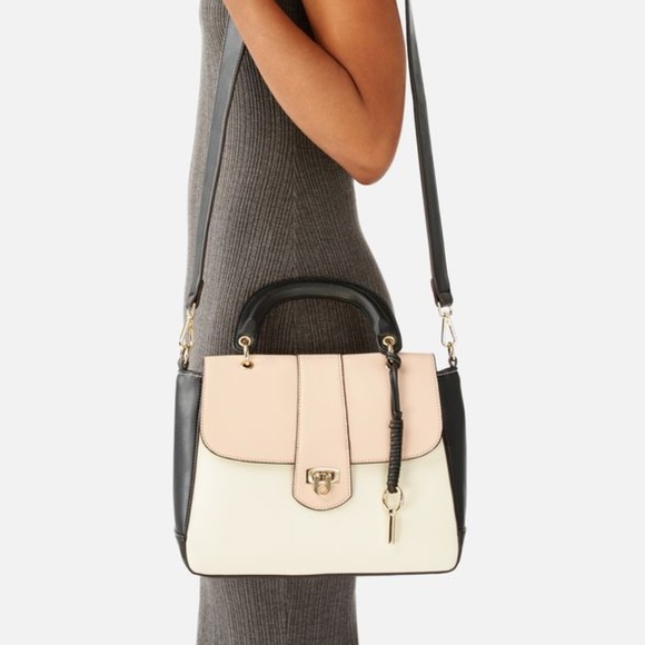 NWT JustFab She's So Chic Crossbody Bag - Picture 3 of 4